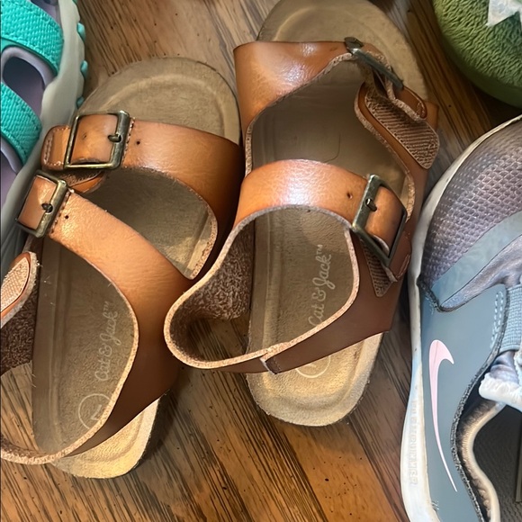 7 pairs of little girl shoes - Picture 4 of 8